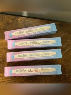 4 Lottie Coloured Stamp Liner - Pastel Blue